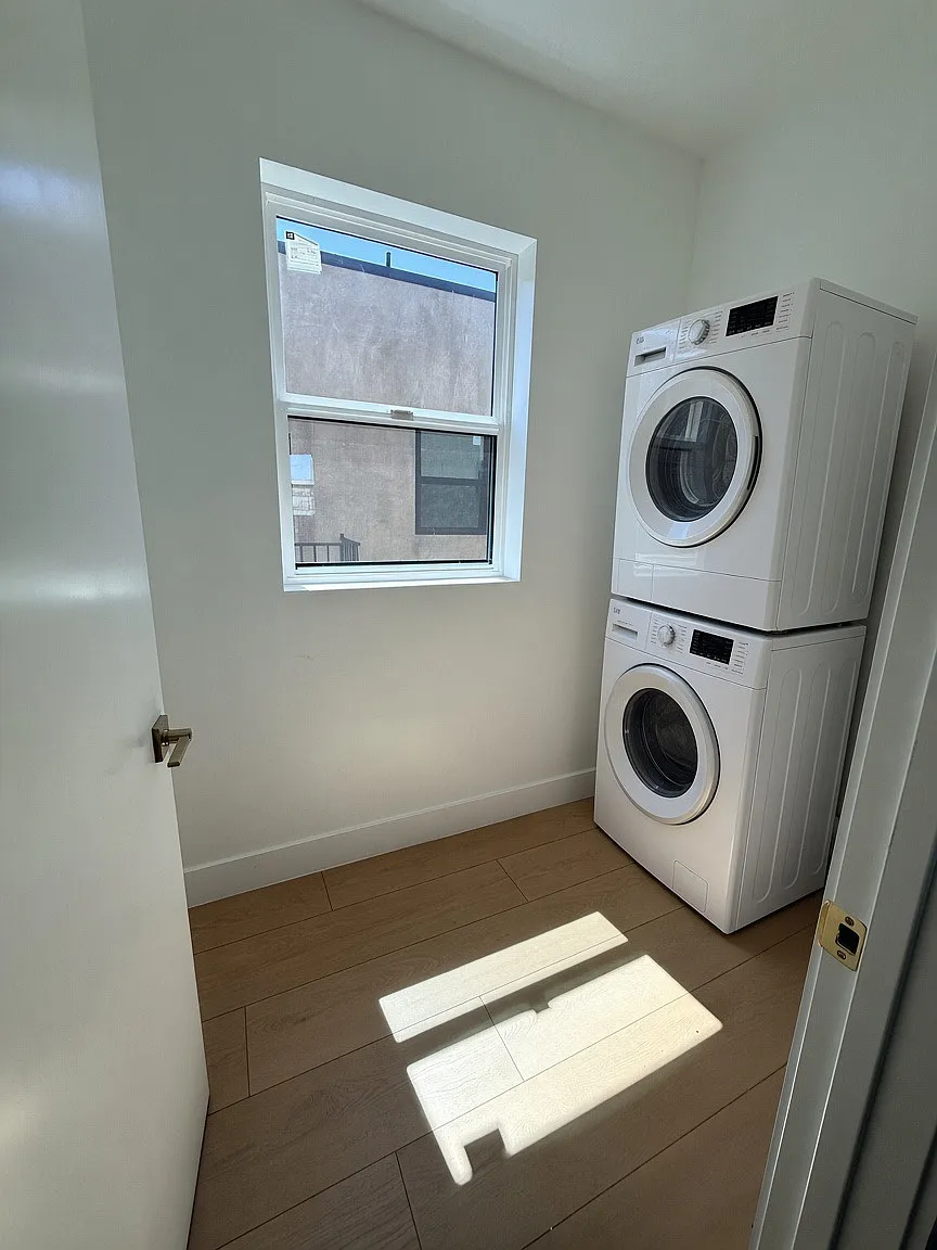 4 bed, 4.5 bath, 2050 sqft, $5,495 — Photo 4