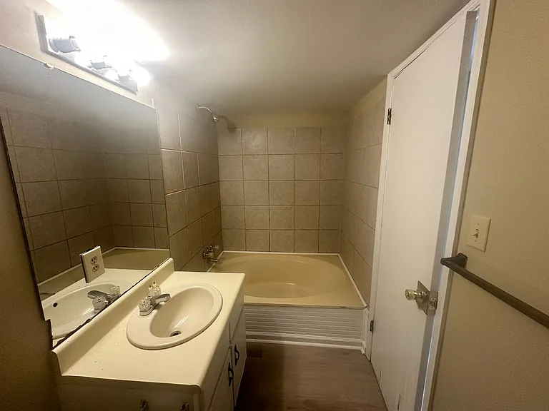 2738 Tyndall Dr — Photo 9