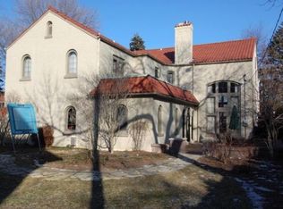 2705 E Newberry Blvd, Milwaukee, WI 53211