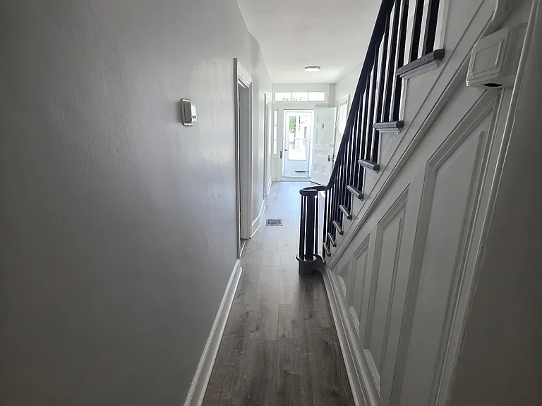 277 E Broadway — Photo 19