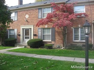 953 Vernier Rd, Grosse Pointe Woods, MI 48236