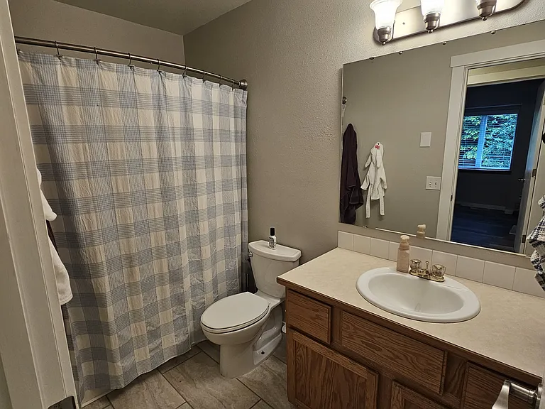 Guest Full Bath