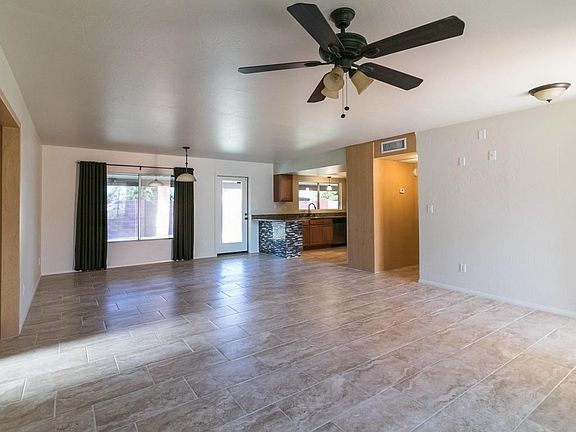 Terry Lane-4 Great room, kitchen