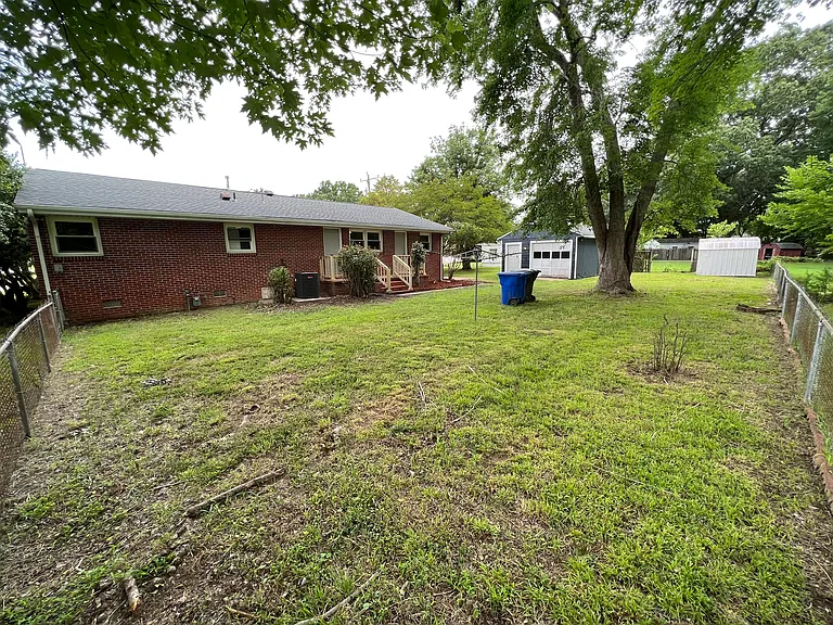 4 Rexford Dr — Photo 5