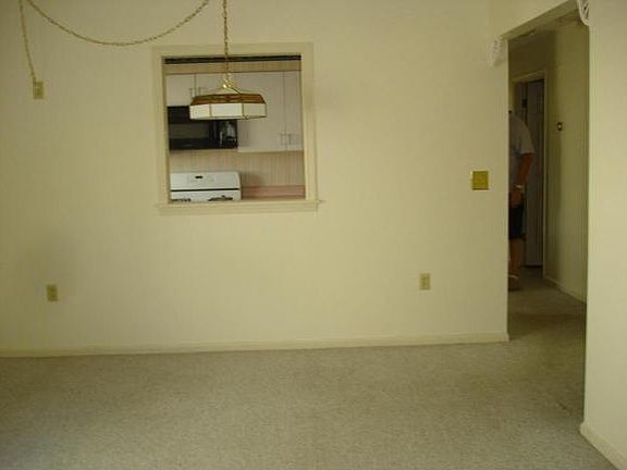 2nd image of 49 Villa Cir