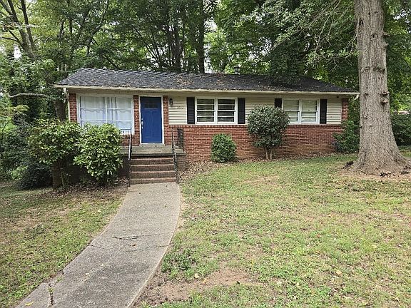 4th image of 1002 Briarwood Dr