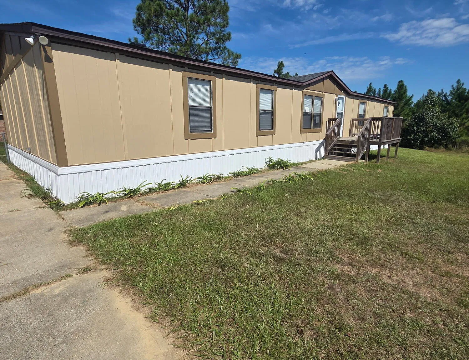 4 bed, 2.0 bath, 1980 sqft, $1,000 — Photo 1