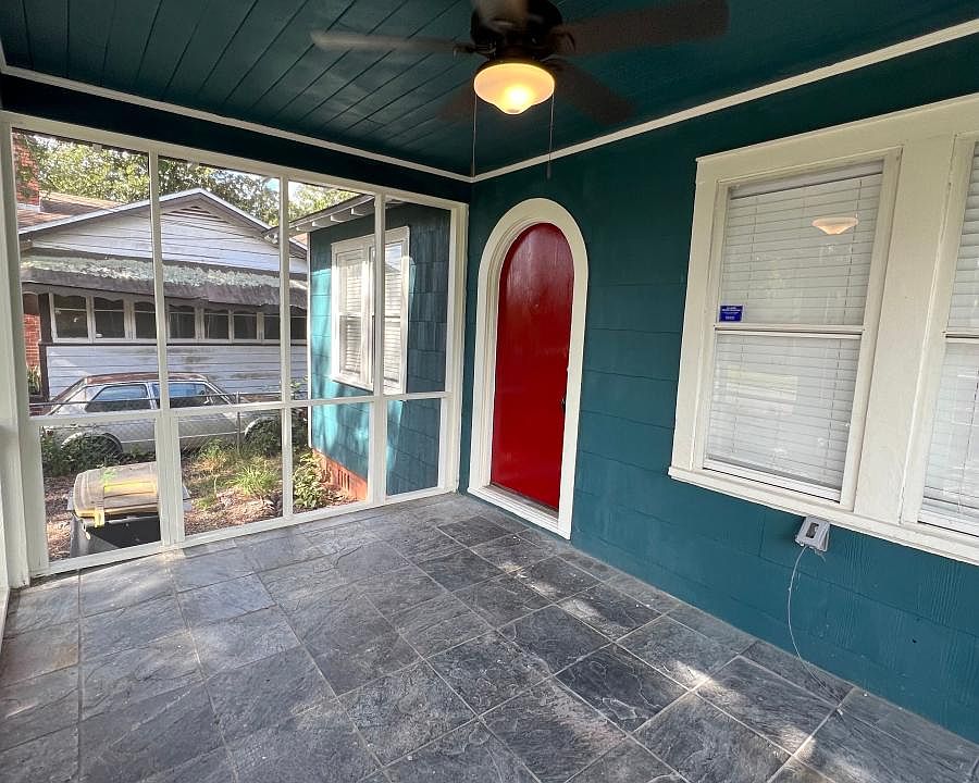 1st image of 371 Sunset Dr