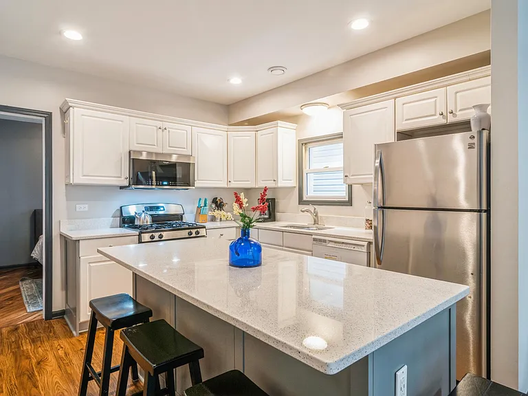 1059 W Cornelia Ave #2 — Photo 9