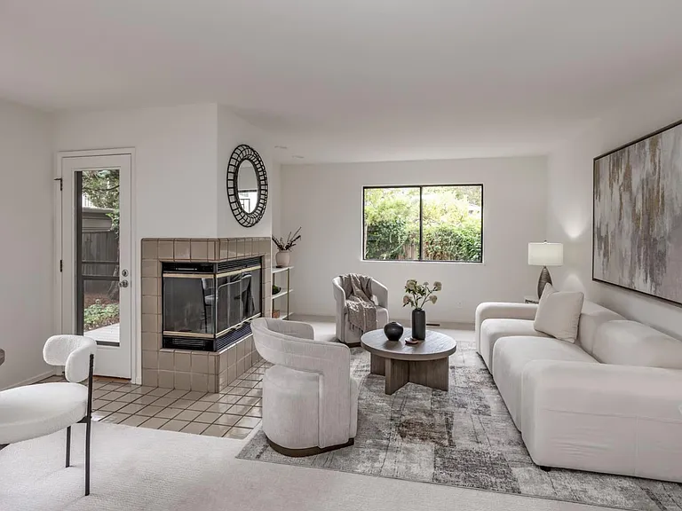 700 Chiquita Ave #6 — Photo 1