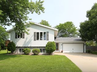 2016 W Jonathon Dr, Appleton, WI 54914