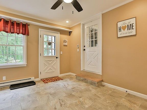 3rd image of 23 Hilltop Cir