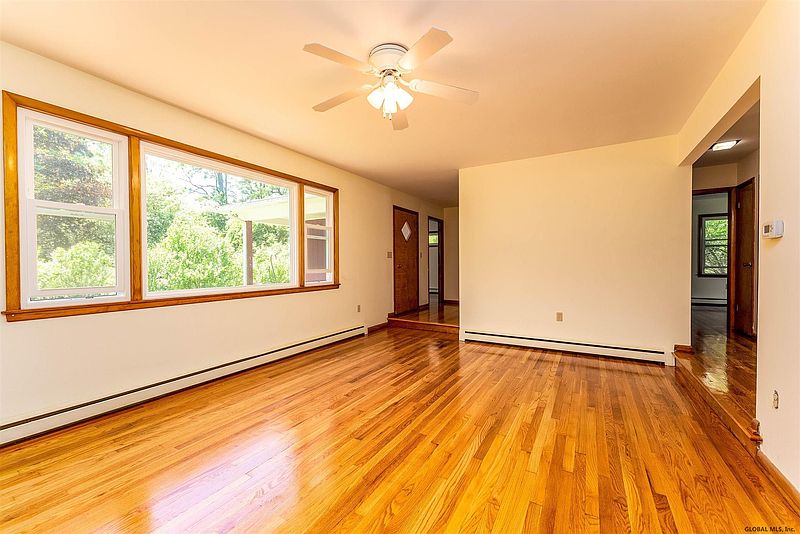 4th image of 517 ALTAMONT Road