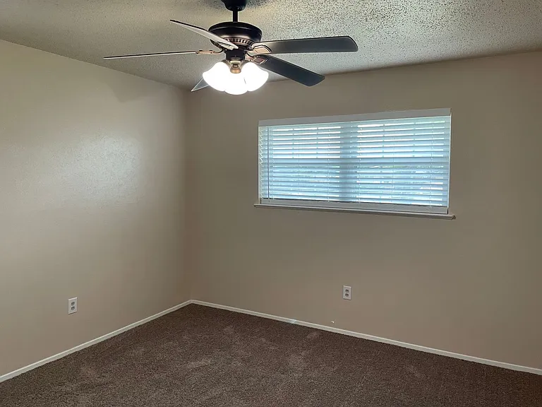5025 Loch Lomond Dr — Photo 23