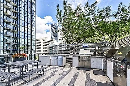 Building Photo - 101 Charles St E #4011