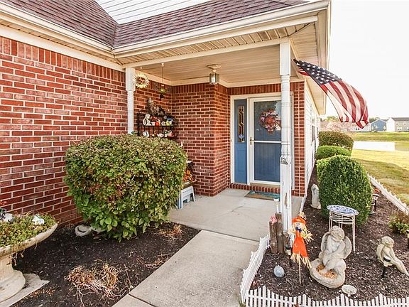 2nd image of 907 Amesbury Ct