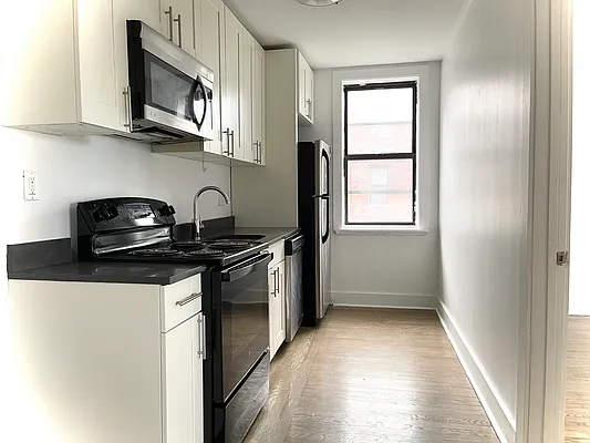 Rented by Bruma Realty LLC | media 8