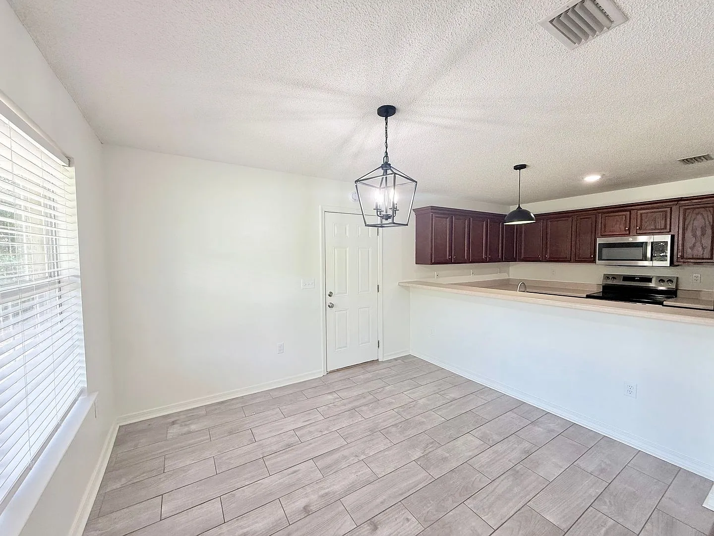 Quaint 3-Bedroom Home — Photo 4