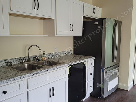 Kitchen - brand new dishwasher and refrigerator