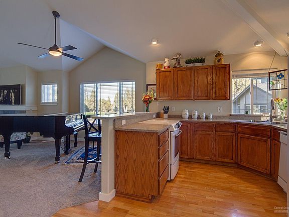 3rd image of 8550 Golden Pheasant Ct