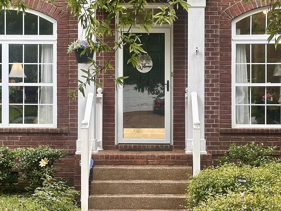 2nd image of 1222 Limerick Ln