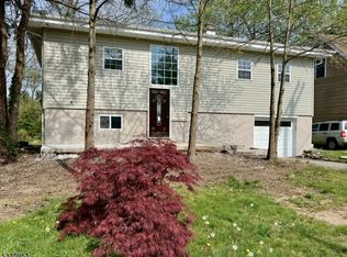 28 Riverside Dr, Denville, NJ 07834