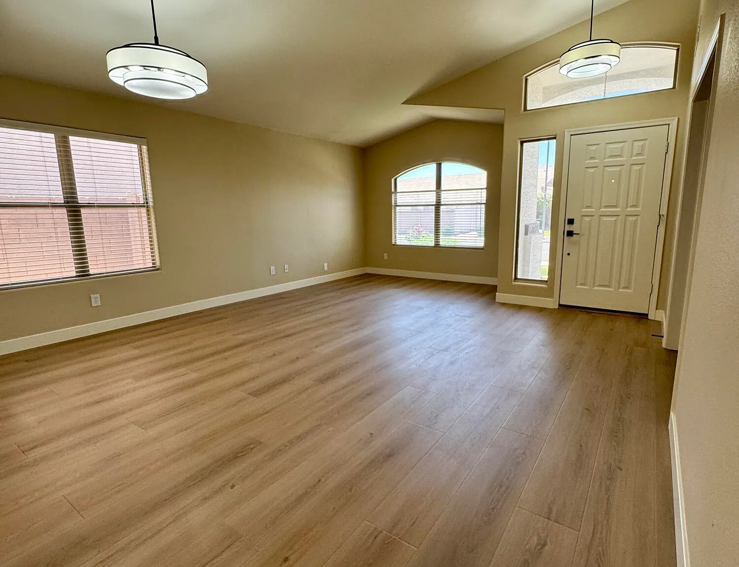 4 bed, 2.0 bath, 2288 sqft, $2,700 — Photo 3