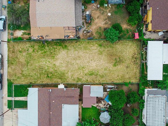 2nd image of 214 W San Pedro St