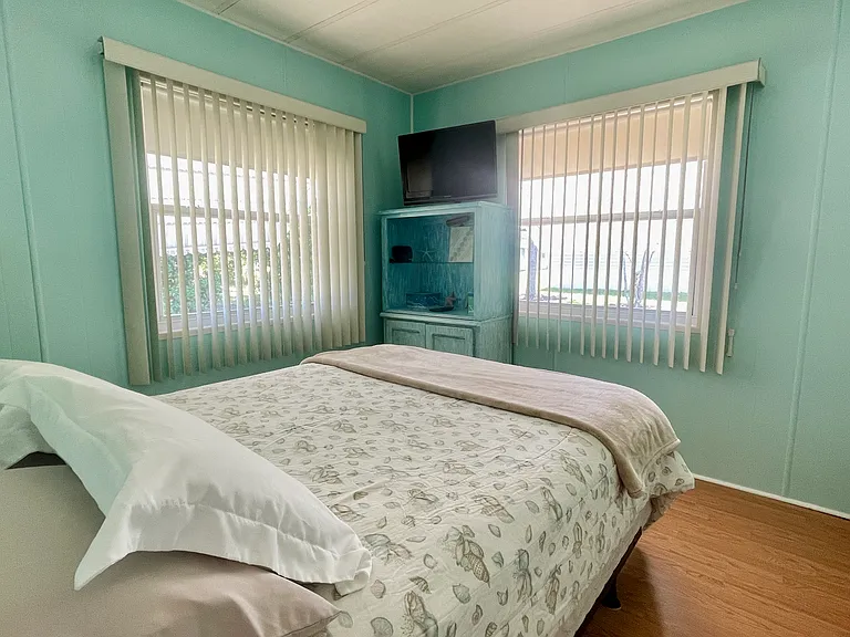1016 Nell Way — Photo 28