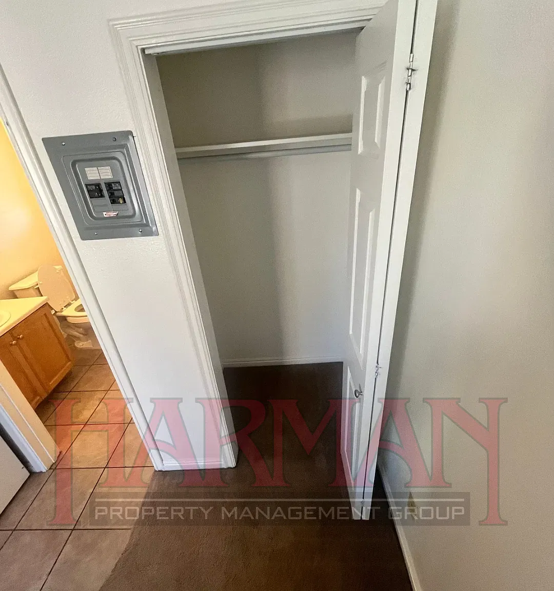 Hillcrest Studios - 105 — Photo 3