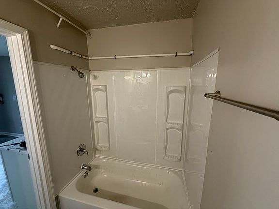 3rd image of 4308 E Main St #5