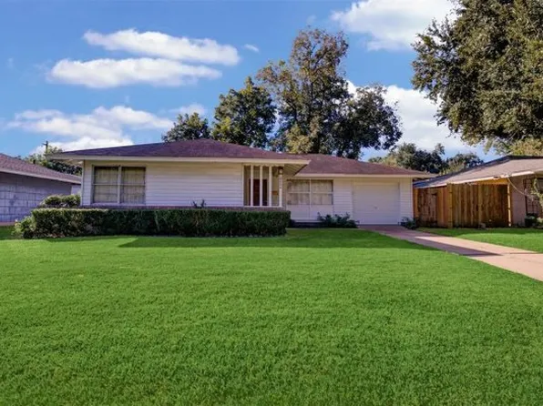 8626 Anacortes St, Houston, TX 77061