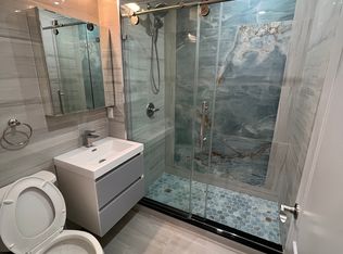 451 W 50th St #2, New York, NY 10019