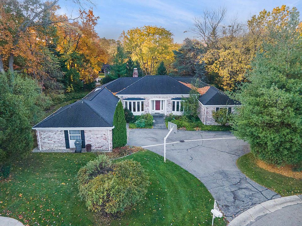 1st image of 616 Saint Andrews Ct SE