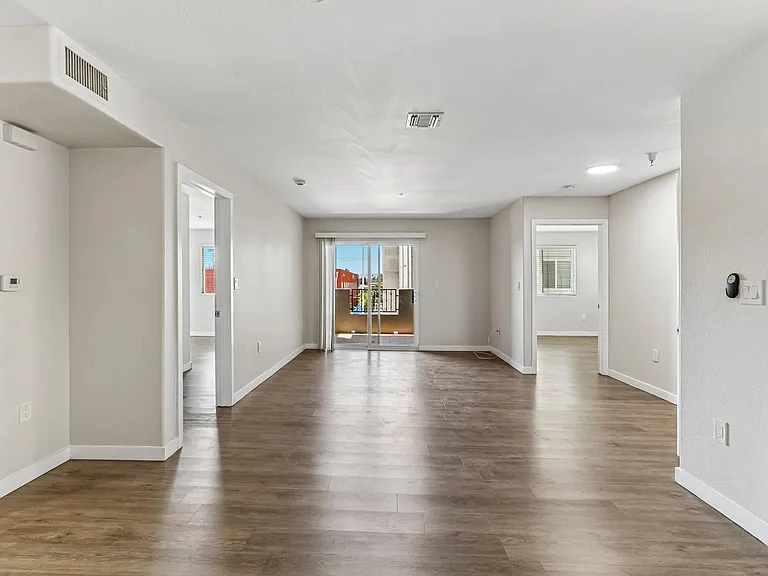 18425 Malden St #401 — Photo 29