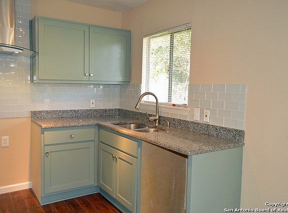 5th image of 2215 Barbados St