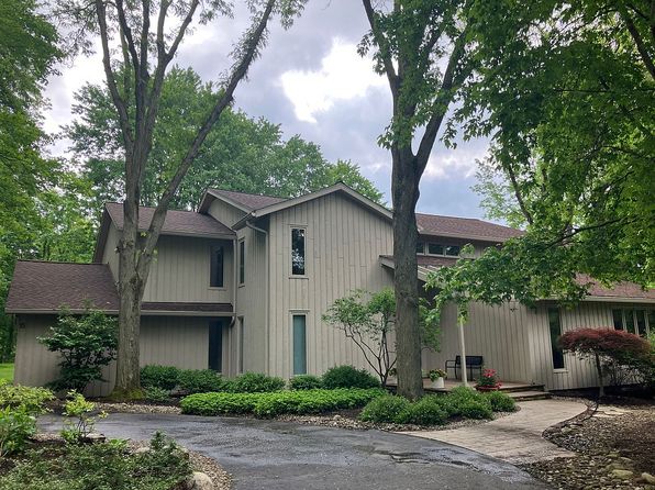 15 Laurel Hill Ln