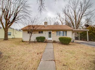 809 Southmoor Pl, Godfrey, IL 62035