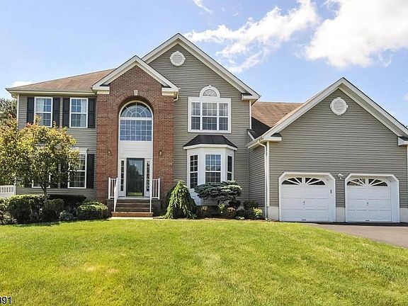 2nd image of 9 Angelina Ct