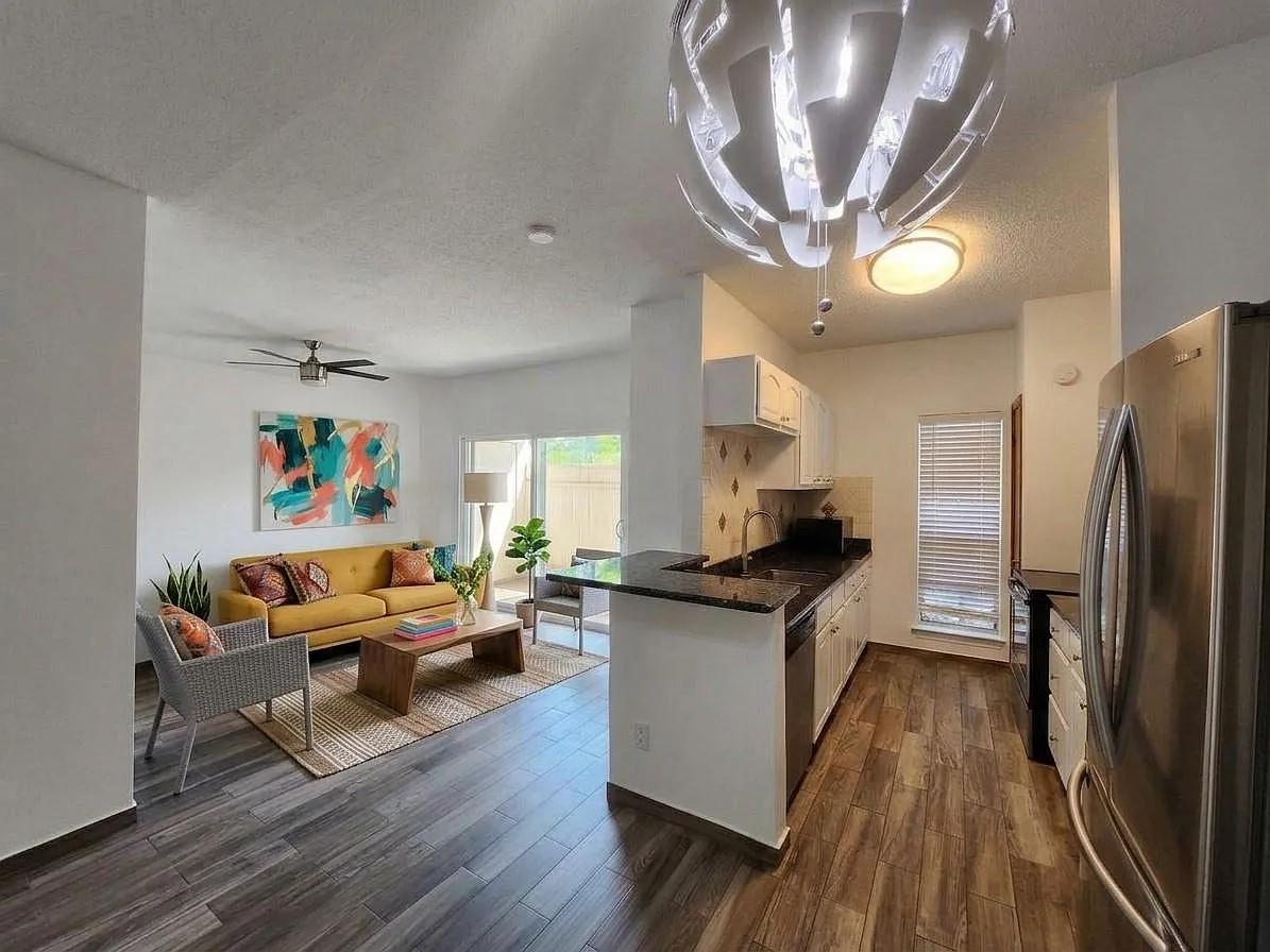 2 bed, 2.0 bath, 1028 sqft, $1,700 — Photo 2
