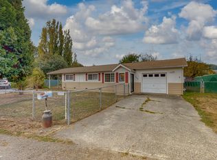 555 Gunnerson Ln, Rio Dell, CA 95562