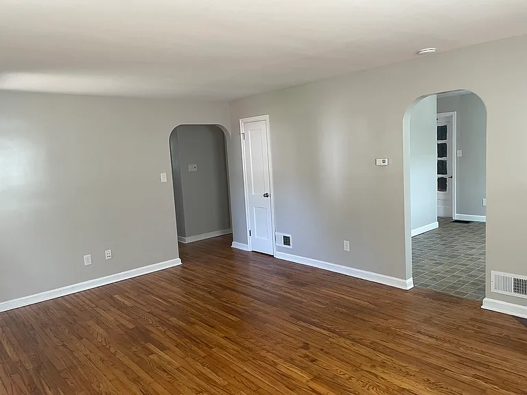 202 Elizabeth Dr — Photo 6