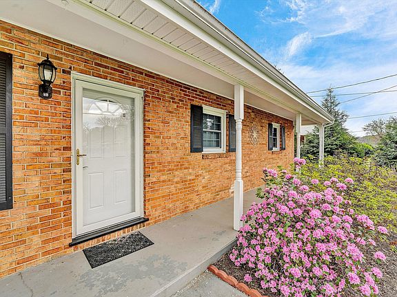 4th image of 1006 Green Meadow Rd