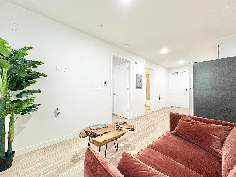 4252 Whittier Blvd — Photo 8