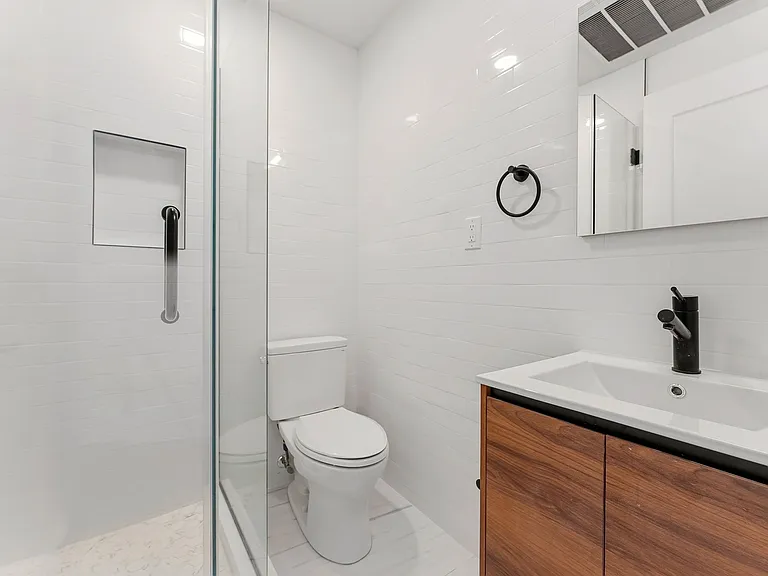 821 Quincy St #3 — Photo 8