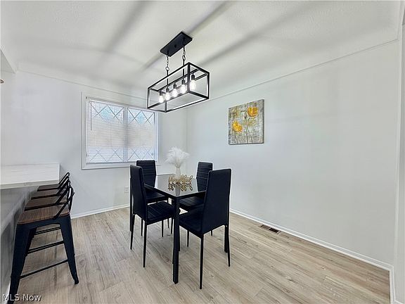 5th image of 131 Noran Cir