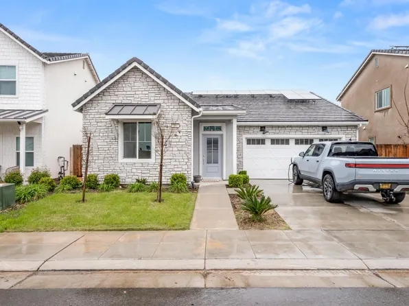 294 Huntington Ave S, Madera, CA 93636