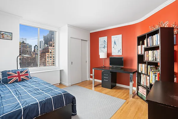 Sold by Douglas Elliman | media 24