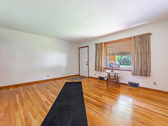 4th image of 1714 Juniper Ln