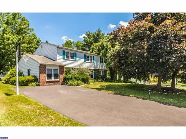 85 Meadowfield Dr photo 1